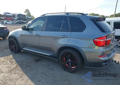 2011 BMW X5 xDrive50I z USA, uszkodzony, nr VIN 5UXZV8C55BL420349